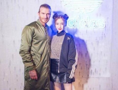 baby晒出与水原希子＆模特AdrianneHo＆贝克汉姆合影