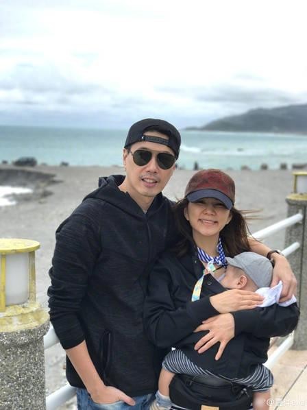 Ella(陈嘉桦)晒出：老公赖斯翔＆儿子劲宝照片，画面温馨