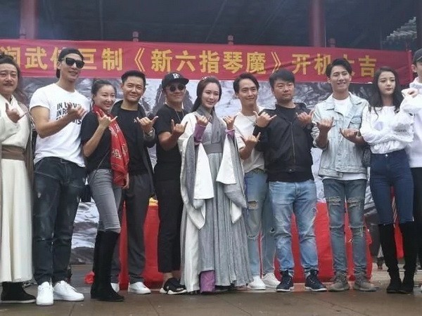 《新六指琴魔》剧照：陈浩民＆胡然“黑白配”造型亮相