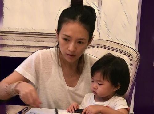 章子怡分享女儿上课视频：“吐槽”醒醒在课上吃“教具”