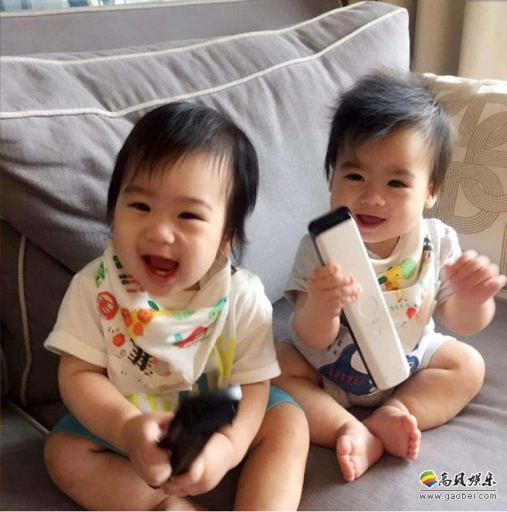林志颖双胞胎儿子2岁了！切蛋糕：联合帮爸爸用奶油洗脸