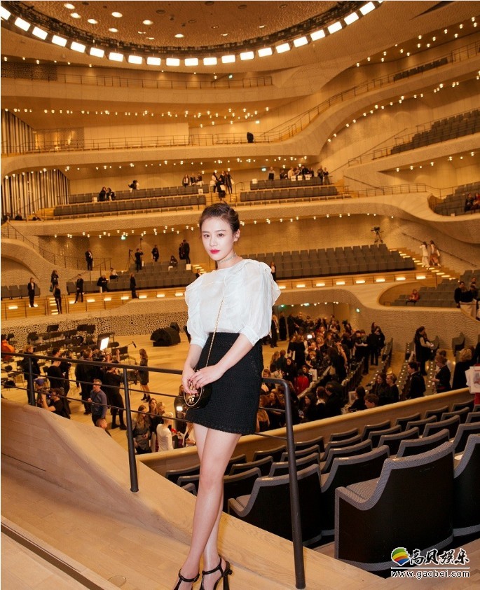 马思纯出席香奈儿发布会：清新优雅look，尽显脱俗气质