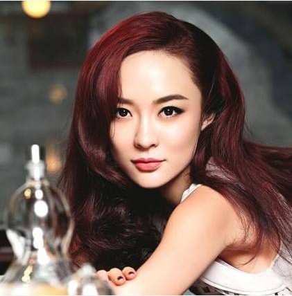 霍思燕晒可爱照：嗯哼少女辫，我也有这个辫子，么么哒