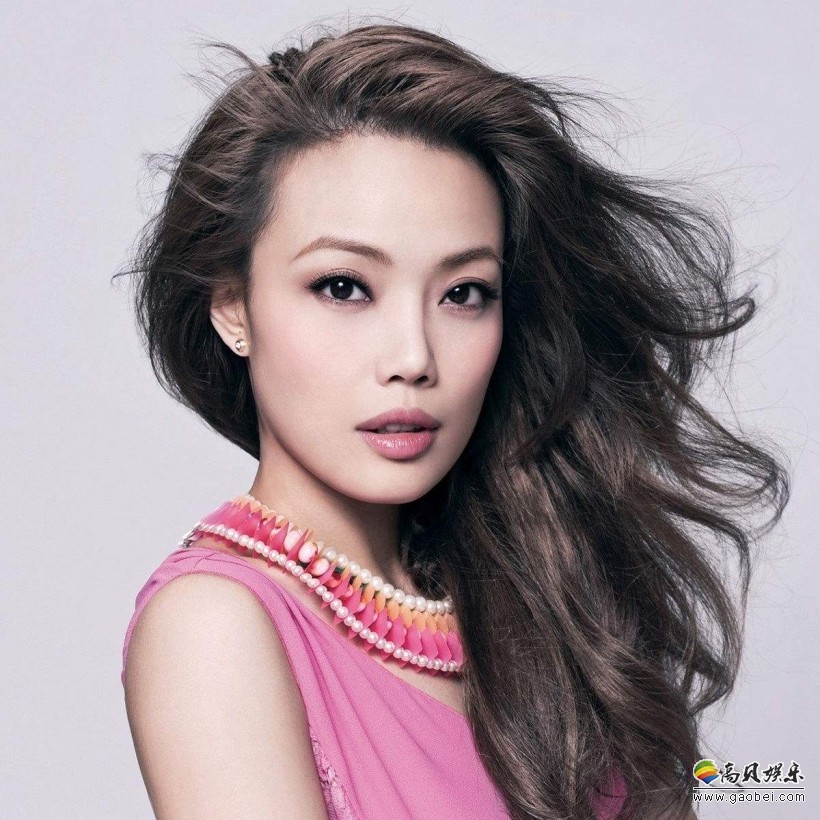 容祖儿晒照聊天：近段非常忙，仿佛回到十年前工作模式