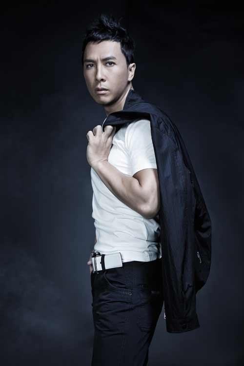 甄子丹出现北京机场：严寒冬季休闲装扮！“暖”流绵绵