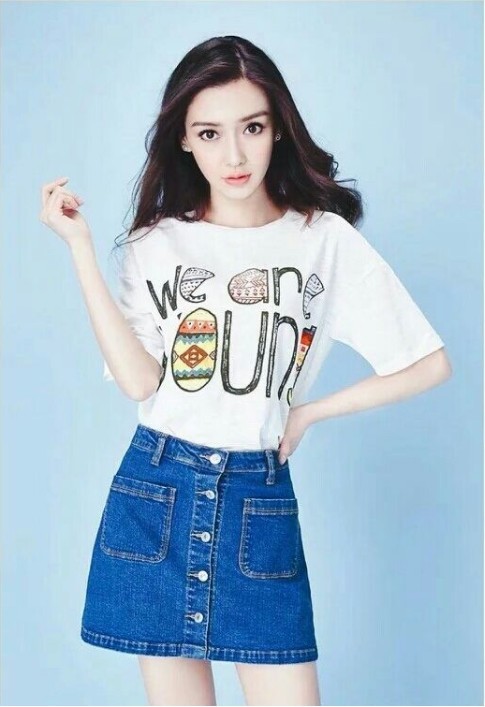 Angelababy(杨颖)瘦到病态：每1根肋骨都形状分明
