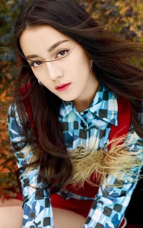 迪丽热巴新歌即将上线！录音棚花絮，造型甜美清新