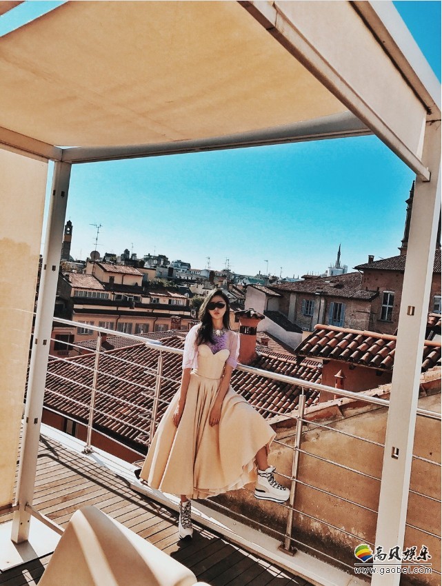 张天爱写真大片：慵懒随性，简约优雅，时尚表现力