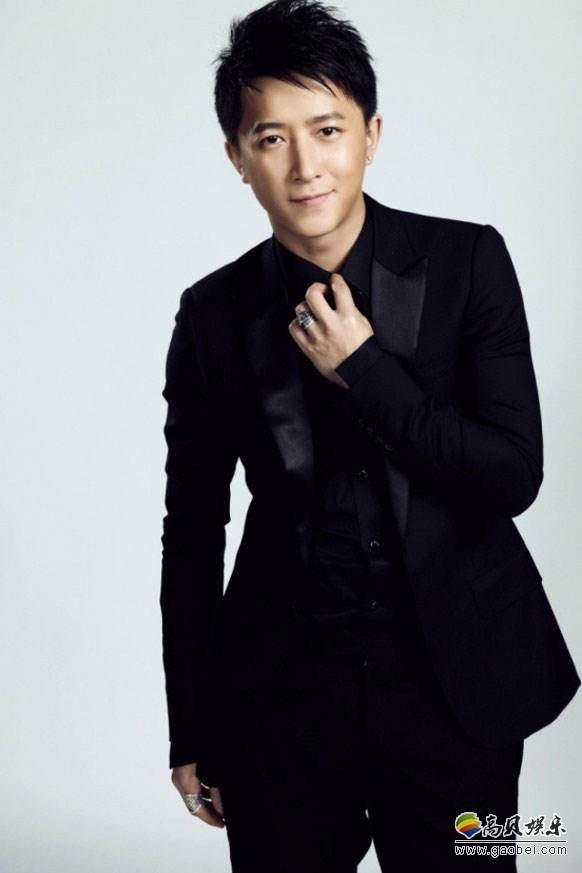 韩庚晒出温馨照片：他与猫亲密合影，画面十分的有爱