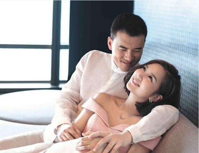 何洁微博回应：称自己是被蓄意抹黑，希望能体面离婚