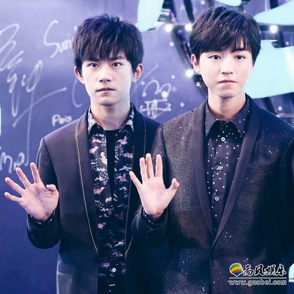 王俊凯＆易烊千玺：后台接受采访！接近尾声发生插曲