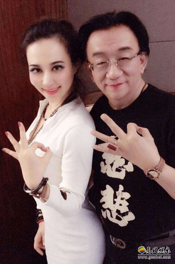 侯军针对父亲侯耀华为女徒弟：赠送礼物一事发声