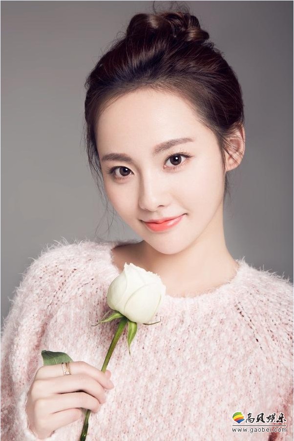 张嘉倪写真照：目若秋水，甜美精致，fashion感