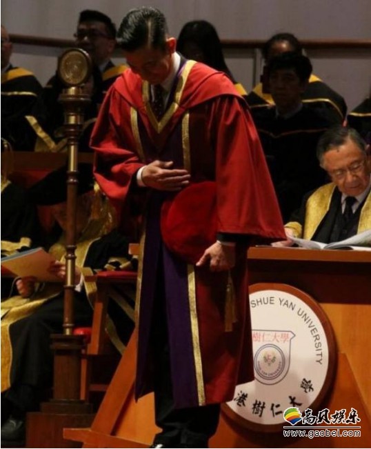 刘德华现身树仁大学毕业典礼：坦言当博士很紧张
