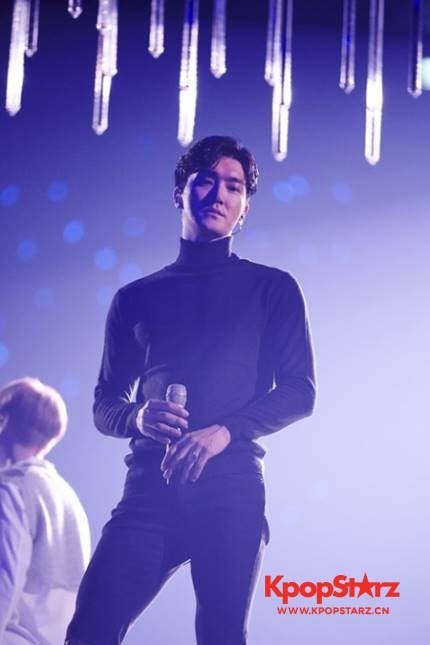 崔始源登上了“Super Show7”的舞台  受争议困扰消瘦许多