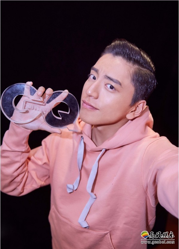 王大陆参加2017GQ年度人物盛典：痞帅硬朗气质