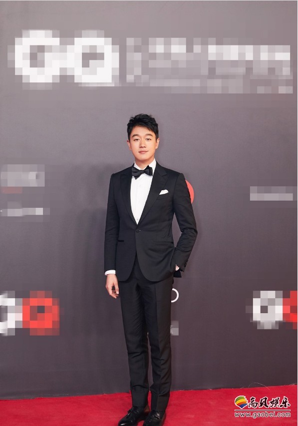 智族GQ MOTY年度人物盛典：佟大为绅士范亮相