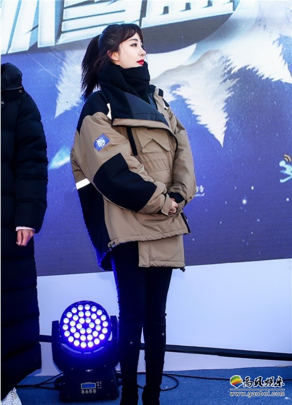 李菲儿亮相冰雪盛典：实力展现“氧气女神”魅力