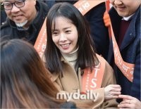 韩智敏出席街头公益募金活动  曾参加过帮助消防员改善待遇