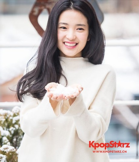 金泰梨接受了媒体的采访  谈到了与自己一起合作的演员姜栋元