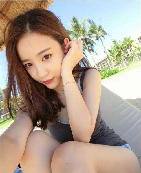 王思聪前女友雪梨：晒出拍摄写真照花絮，气色好