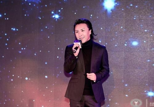时尚人物艺术盛典：“音乐鬼才”曹轩宾出席现场