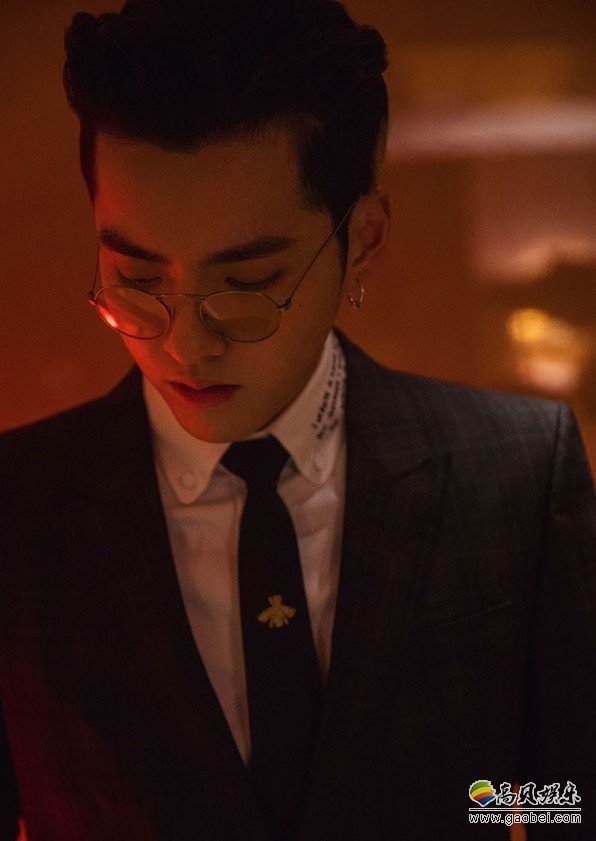 吴亦凡出席某音乐盛典：现场舞台表现“张力十足”