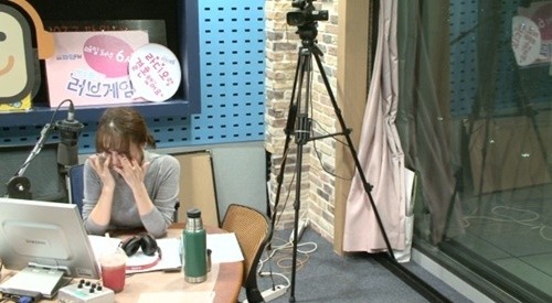 朴素贤在广播节目中悼念已故SHINee成员钟铉 表达沉痛的哀思 朴素贤在广播节目中悼念已故SHINee成员钟铉 表达沉痛的哀思