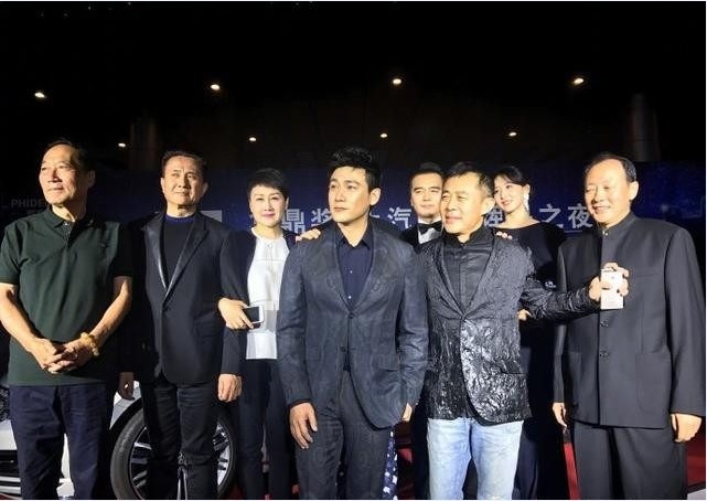 胡静晒出《人民的名义》演员合影照：画面欢乐