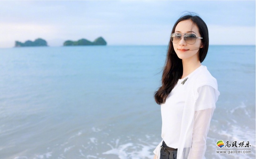 韩雪海边度假美照：信步闲庭，游走蓝天碧海间