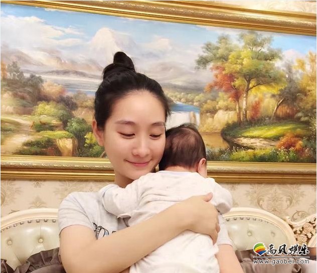 陶昕然晒出女儿头顶照！头璇问题争论不休