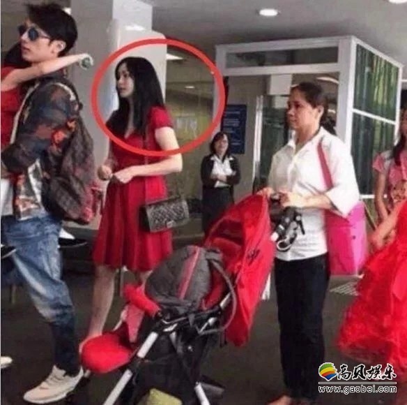 网友偶遇吴尊老婆林丽莹：带儿子Max逛街