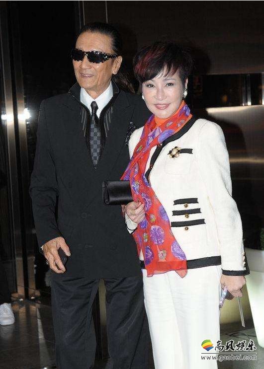 疑似与小女友分手！谢贤＆前妻狄波拉谈心