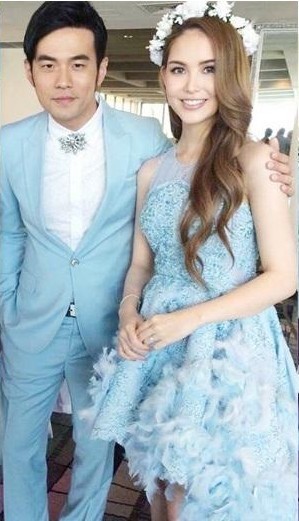 昆凌＆周杰伦为女儿穿搭：网友投票决胜负