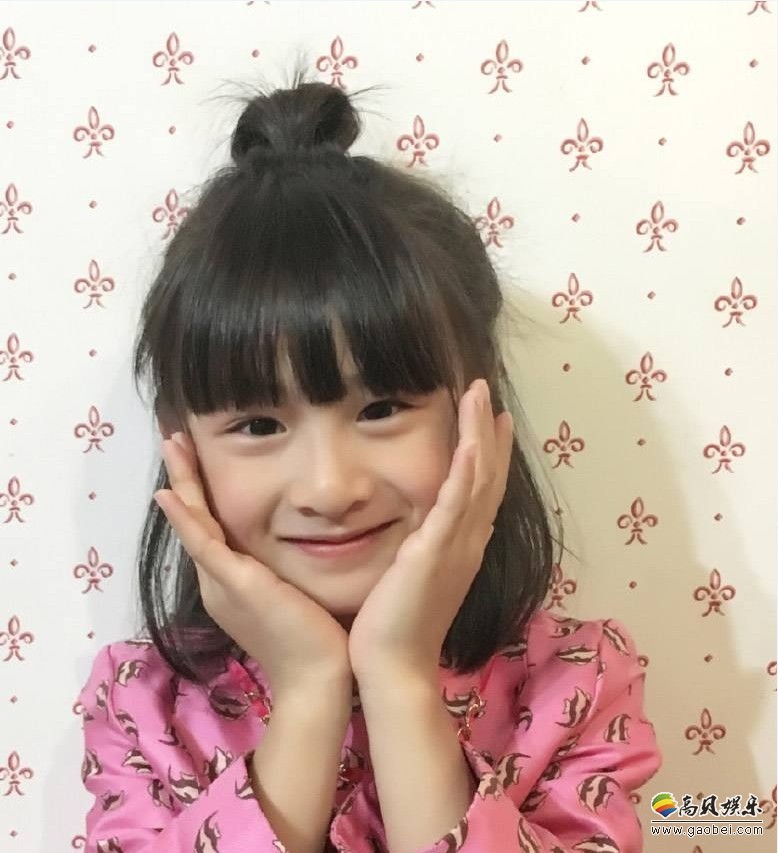 叶一茜儿女写真照：森碟＆小亮仔呆萌可爱