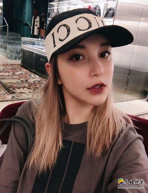 李雨桐晒出美照：百变秀时髦，清纯又可人