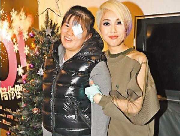 患病歌迷赴港捧场杨千嬅：努力站起来合照