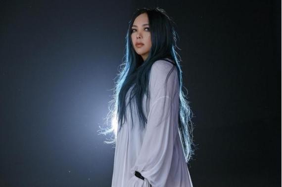 张惠妹新歌《偷故事的人》MV上线：画面安静而震撼