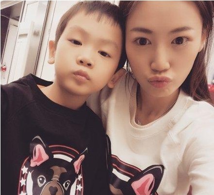 马蓉发文：我帅气的儿子，说他会永远保护妈妈和妹妹