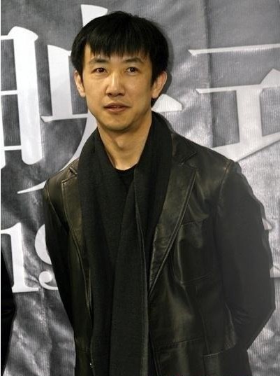 鄢颇升级当父亲，发图文晒娃：大手牵小手！温暖人心