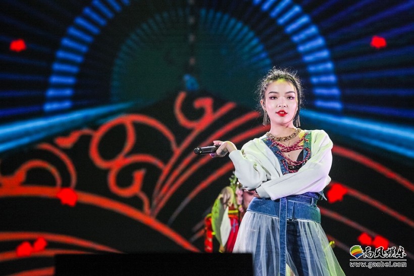 《中国有嘻哈》LIVE演唱会北京站：VaVa性感火辣