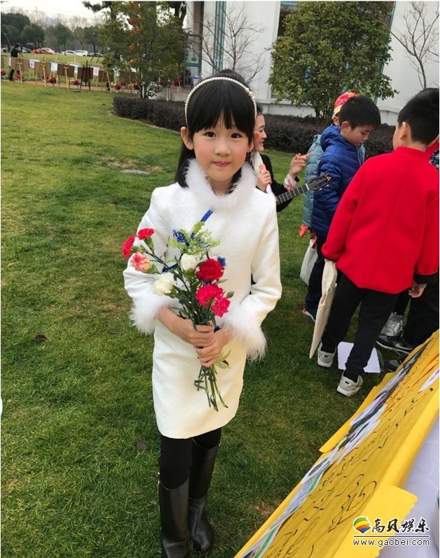 陆毅妻子鲍蕾晒出：大女儿贝儿近照！五官清秀