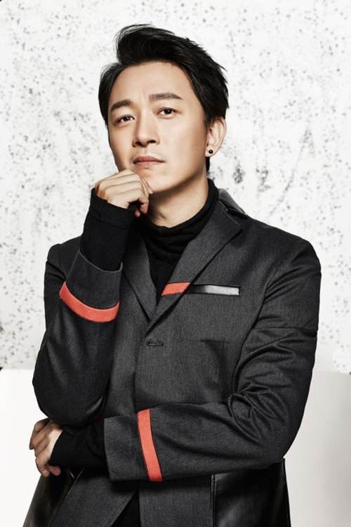 潘粤明通过微博分享自画像：画风十分逗趣搞笑