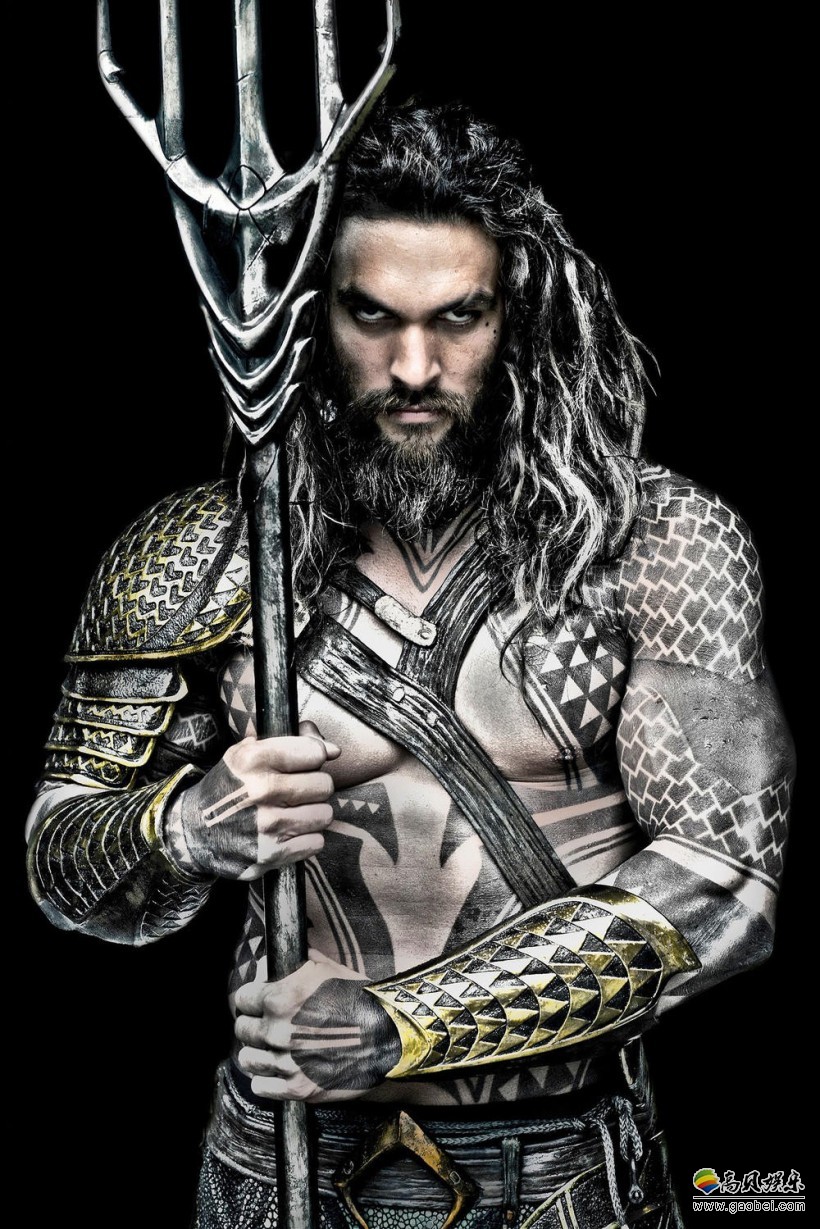 DC超级英雄电影《海王》：杰森·莫玛湿发飘逸