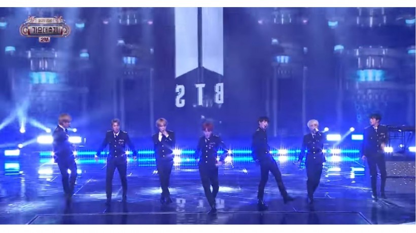 《歌谣大祝祭》防弹少年团带来特别表演   现场宛如小型演唱会