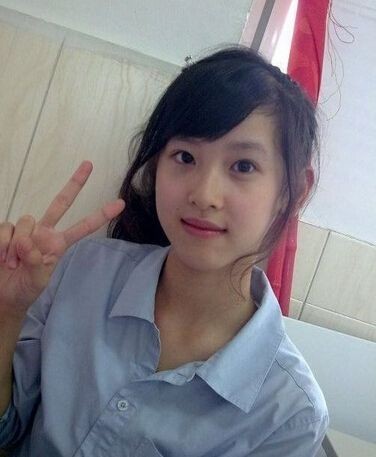 章泽天粉丝团晒出她十八岁青涩照：清纯可爱稚嫩
