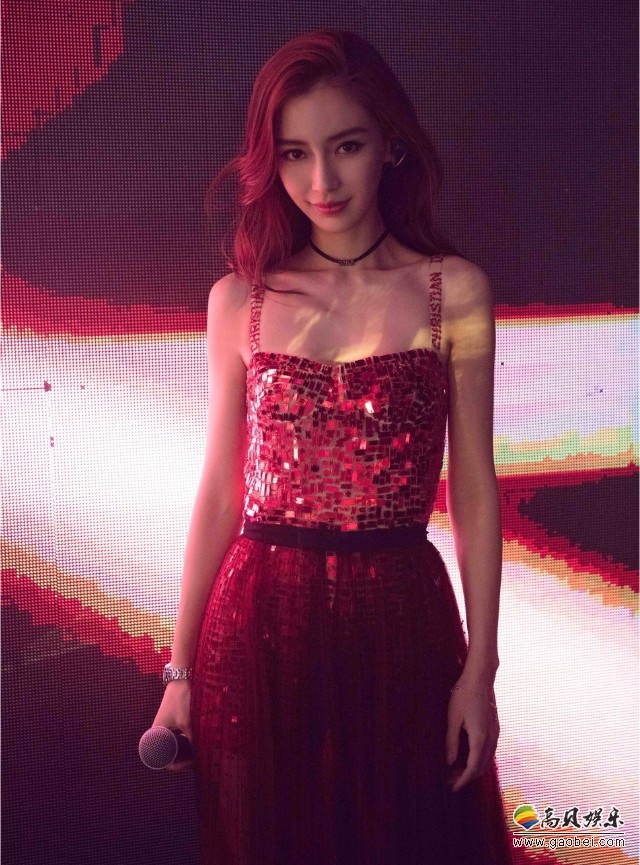 卫视跨年晚会：Angelababy温柔献唱，轻柔甜美