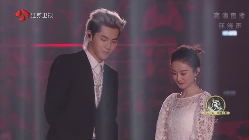 跨年演唱会：吴亦凡＆赵丽颖《想你》现场版首秀