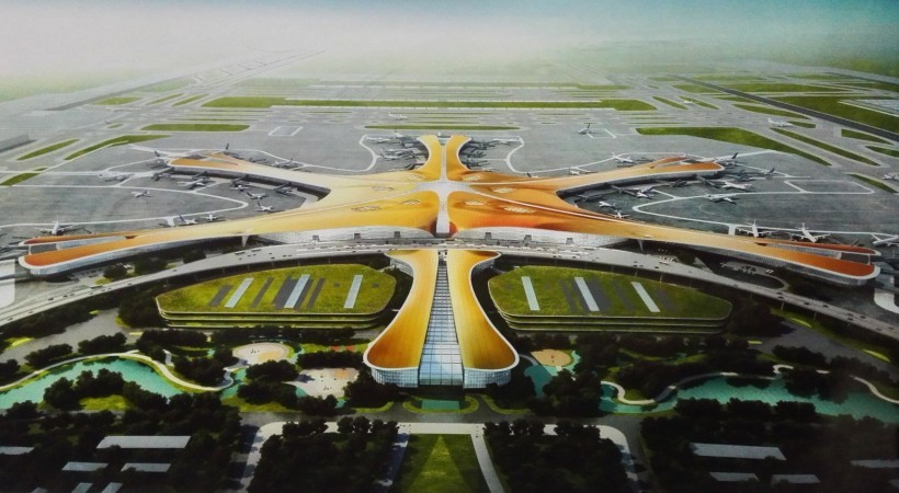 北京新机场航站楼封顶：年旅客吞吐量1亿人次