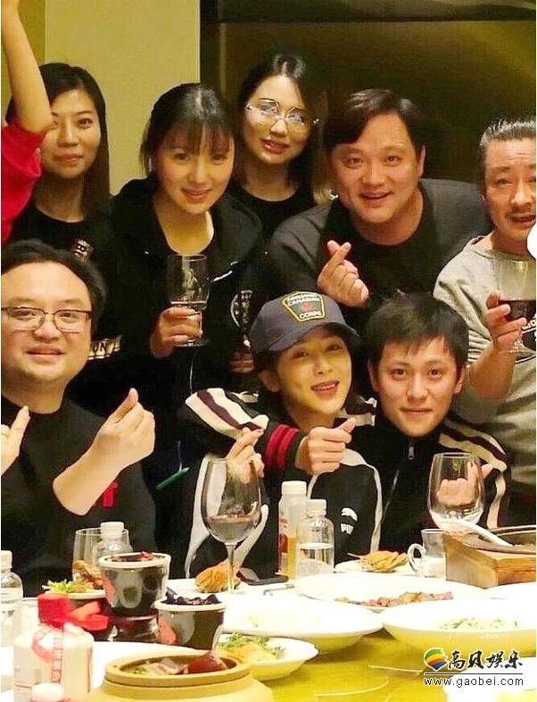 秦俊杰＆杨紫：跨年夜与《天衣无缝》剧组聚餐
